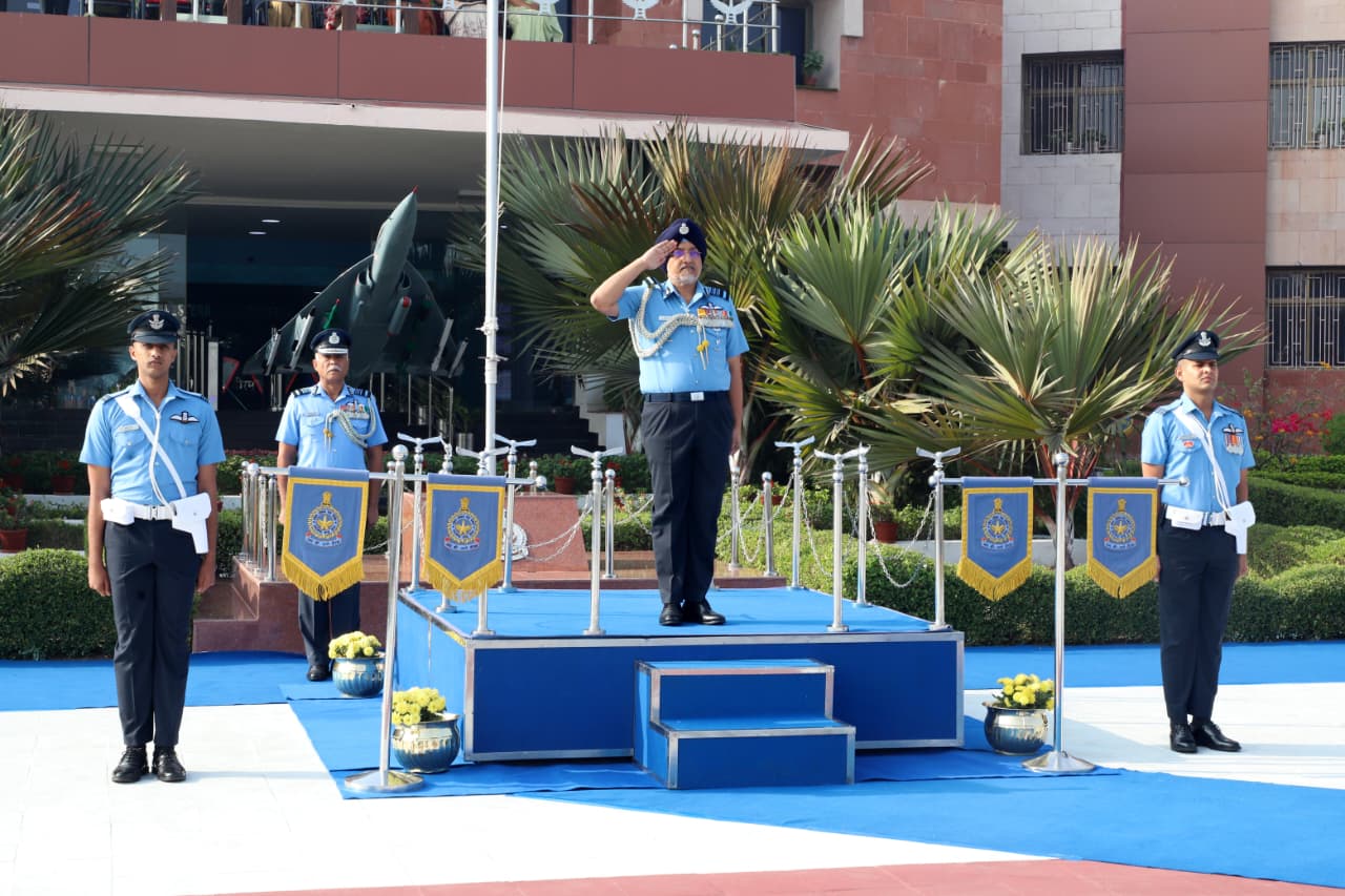 Air Marshal Tejinder Singh Takes Over As AOC-in-C SWAC